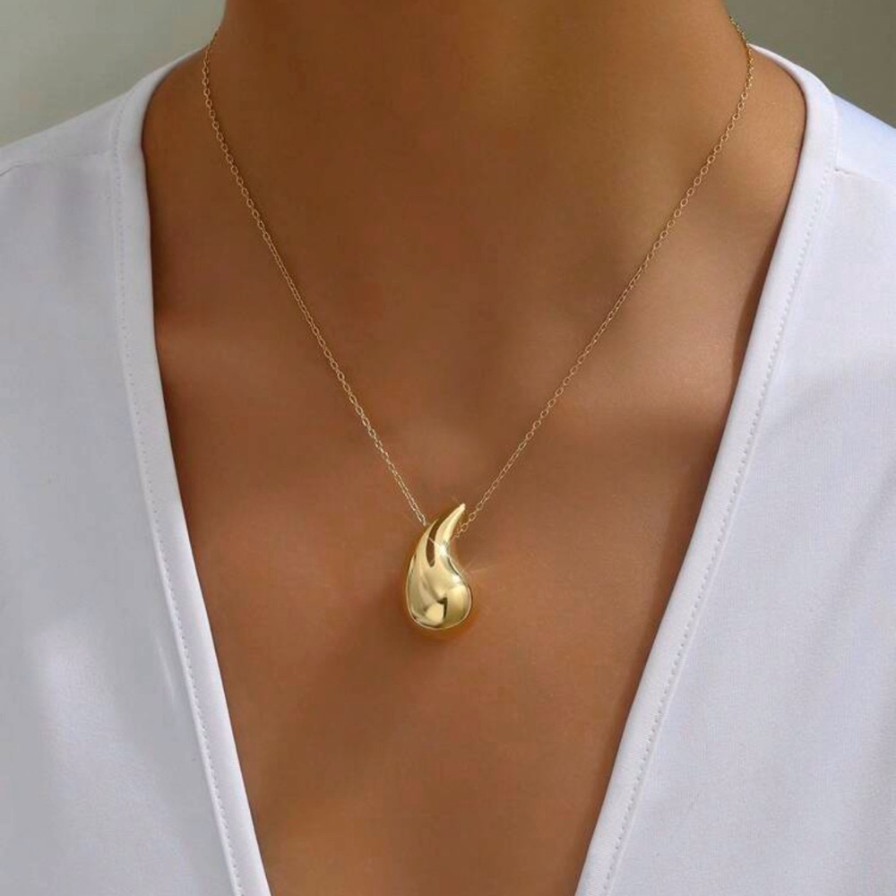 Women Gold Tear Drop Shaped Pendant Necklace - Picture 4 of 5